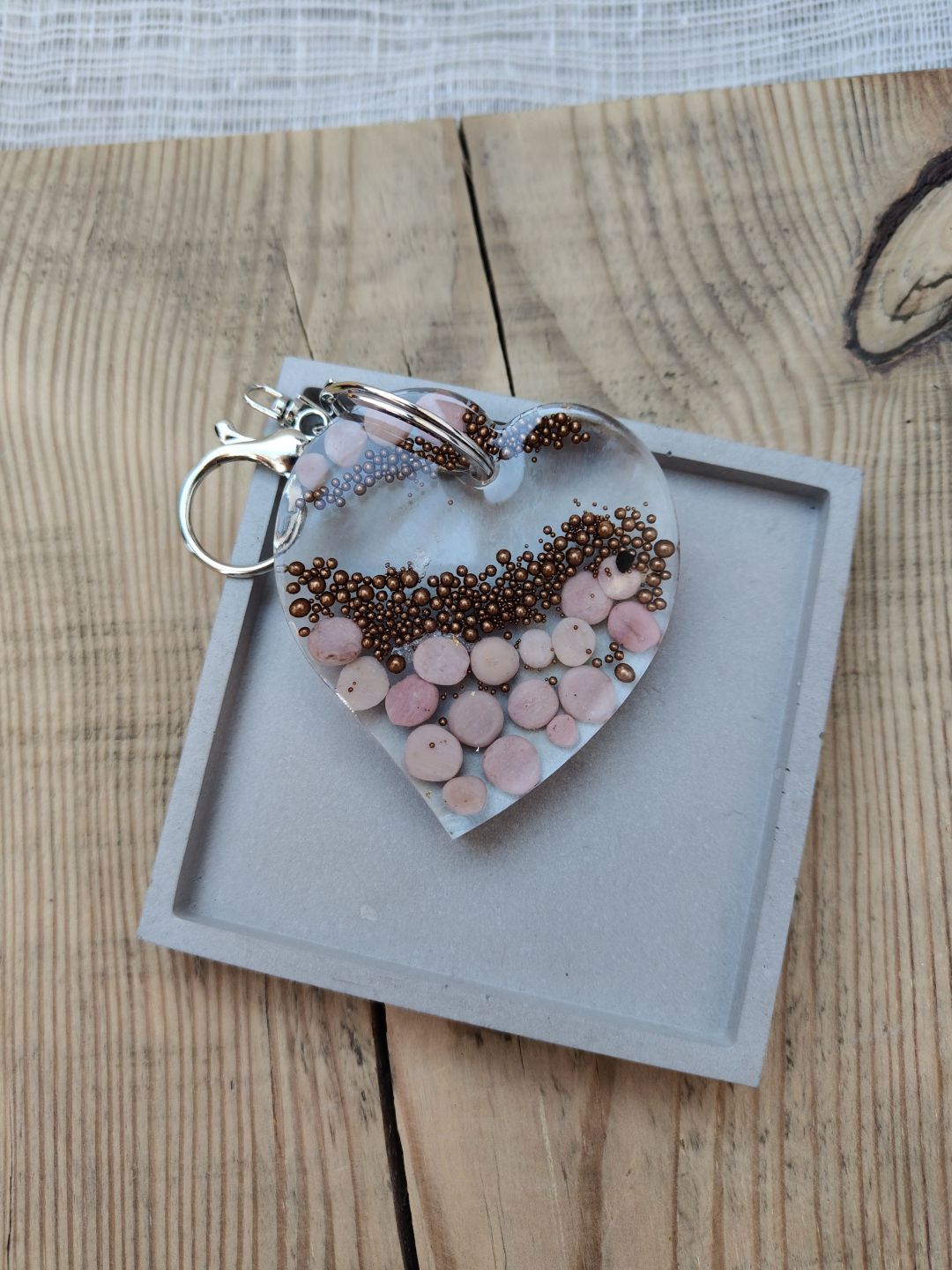 Brelok serce z żywicy Rose Gold Dream - zdjęcie 5 z 5