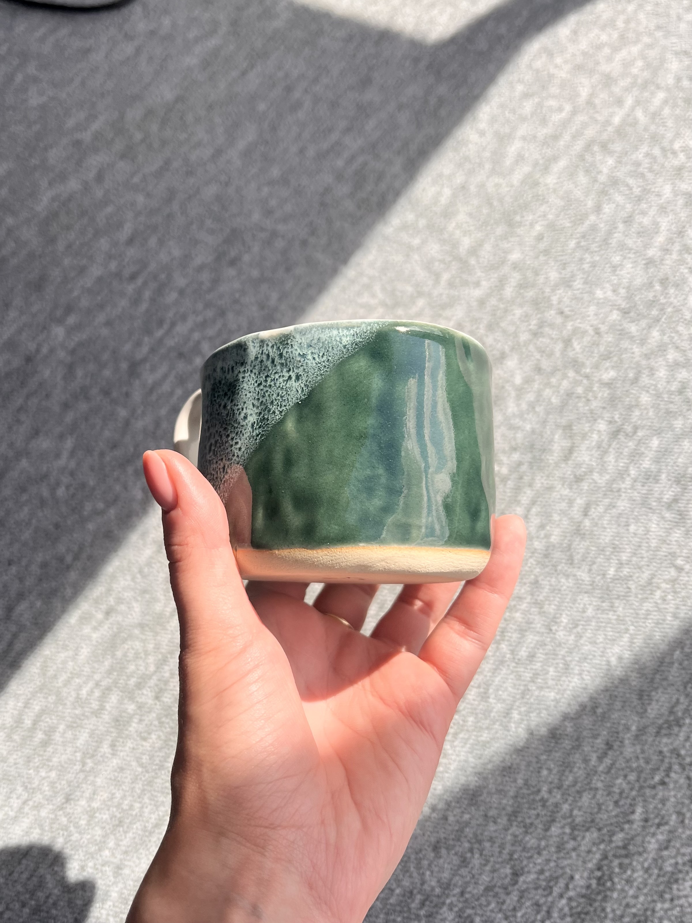 Ceramiczny kubek FALA ręcznie lepiony - zdjęcie 4 z 10
