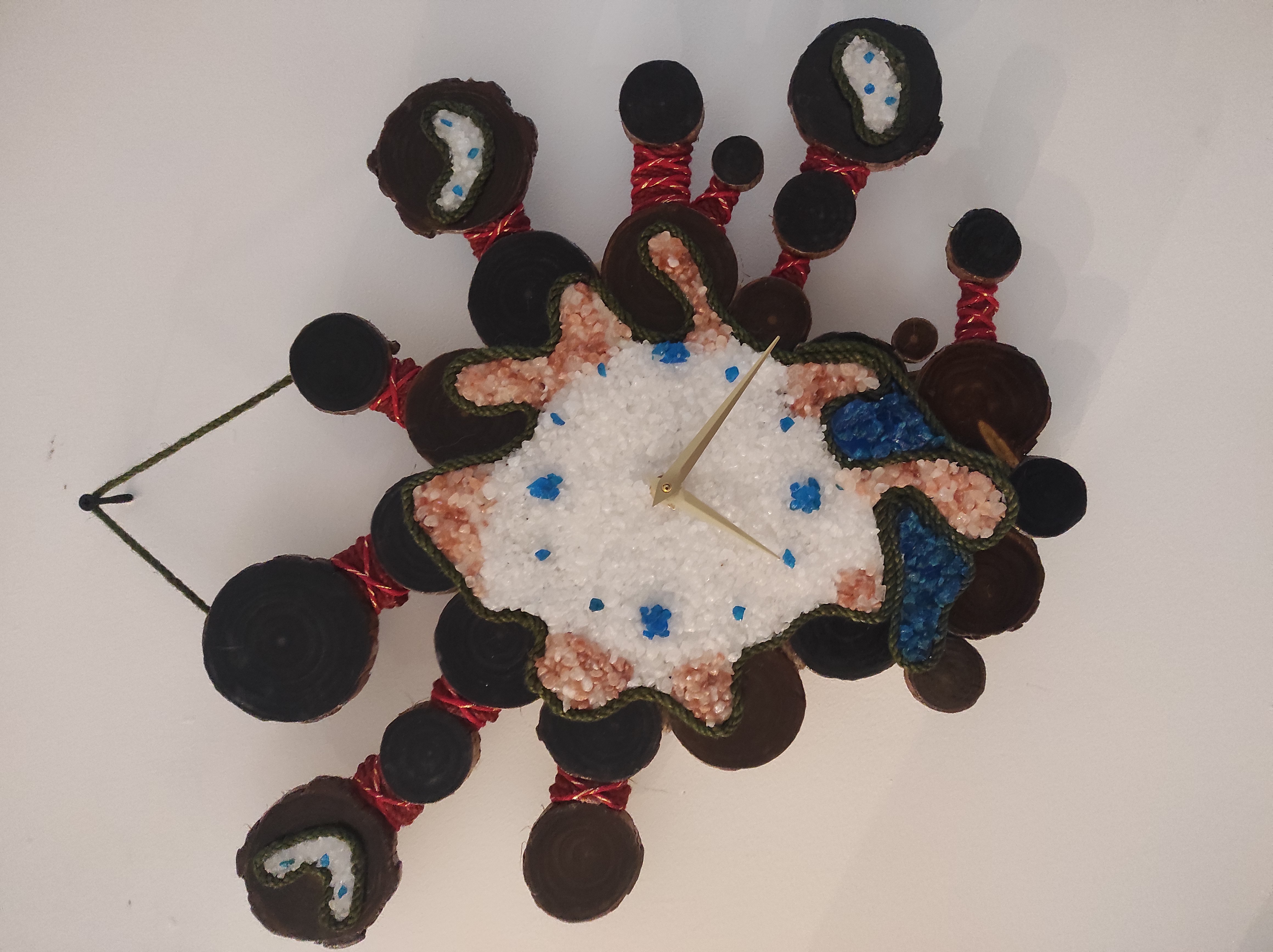 Unikatowy zegar ścienny handmade – drewno i kamień - zdjęcie 6 z 7