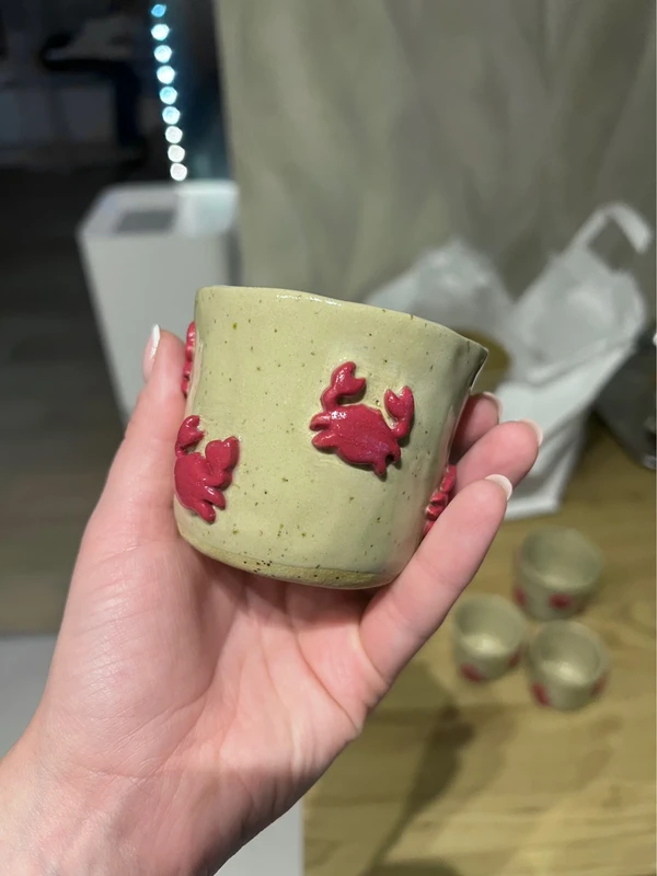 Ceramiczny kubeczek na espresso z krabami, ręcznie - zdjęcie 5 z 7