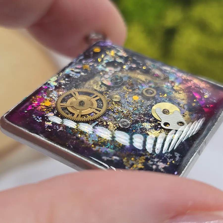 Wisiorek z żywicy galaktyczny steampunk - zdjęcie 2 z 5