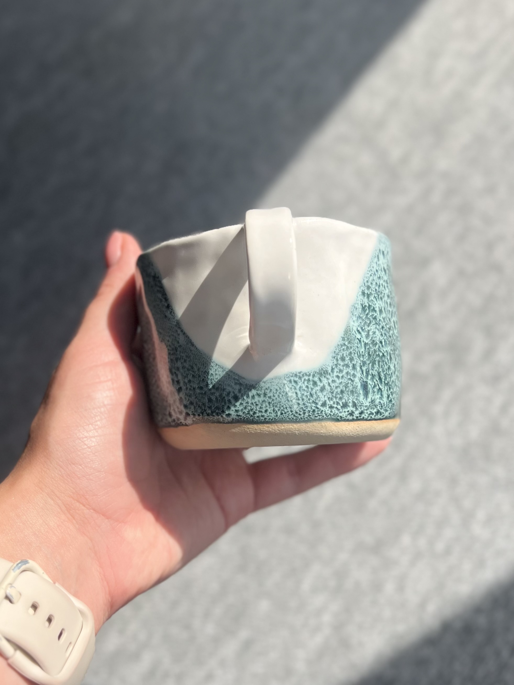 Ceramiczny kubek FALA ręcznie lepiony - zdjęcie 10 z 10
