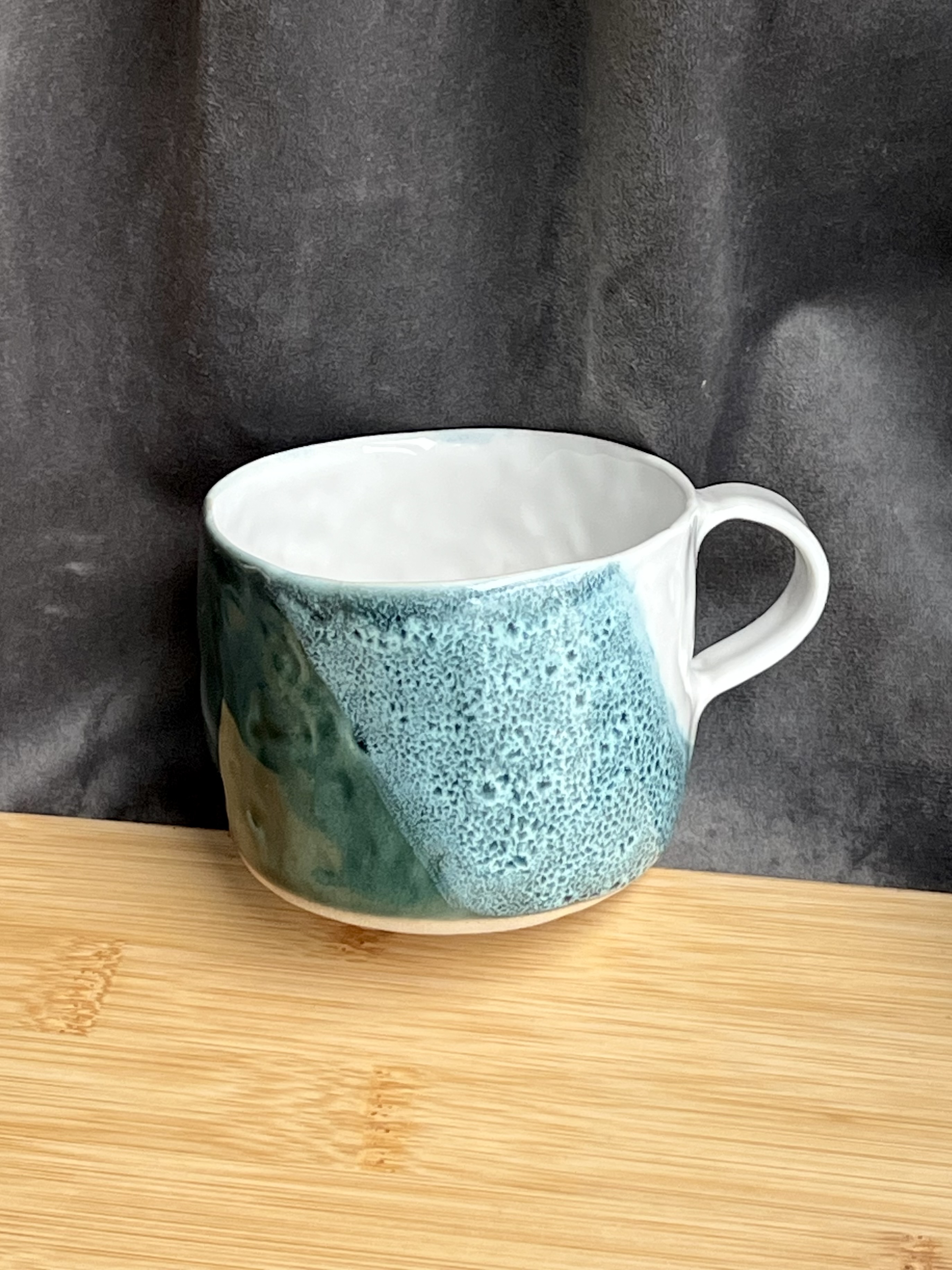Ceramiczny kubek FALA ręcznie lepiony - zdjęcie 10 z 10