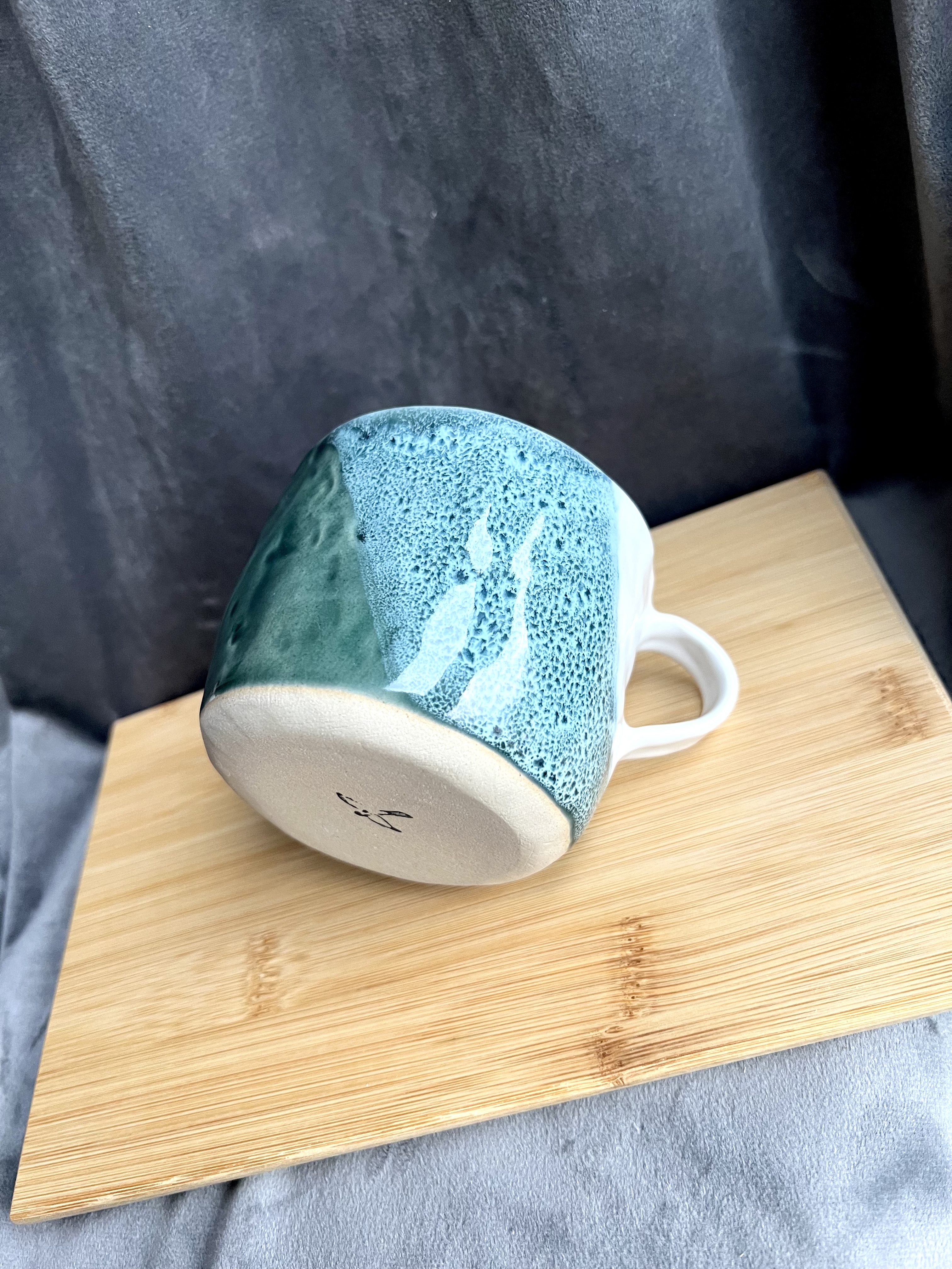 Ceramiczny kubek FALA ręcznie lepiony - zdjęcie 6 z 10