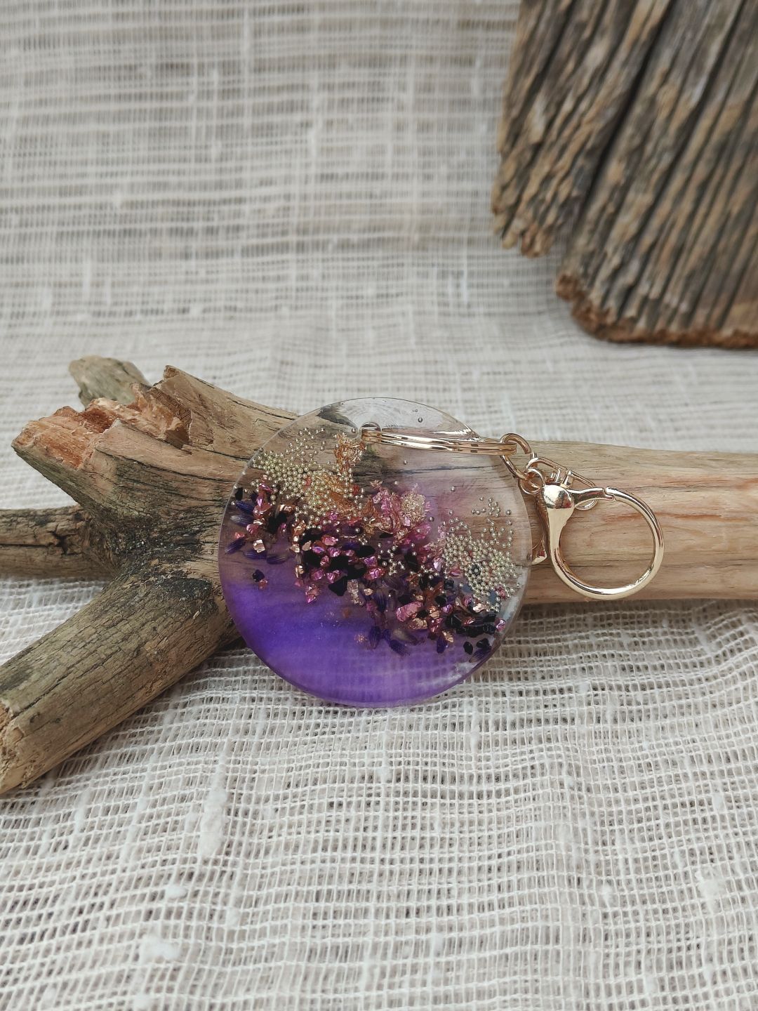 Lawendowy brelok z żywicy – Purple Glow - zdjęcie 4 z 5