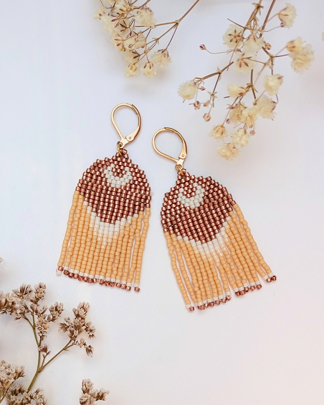 Kremowe kolczyki z koralików w stylu boho - zdjęcie 2 z 5