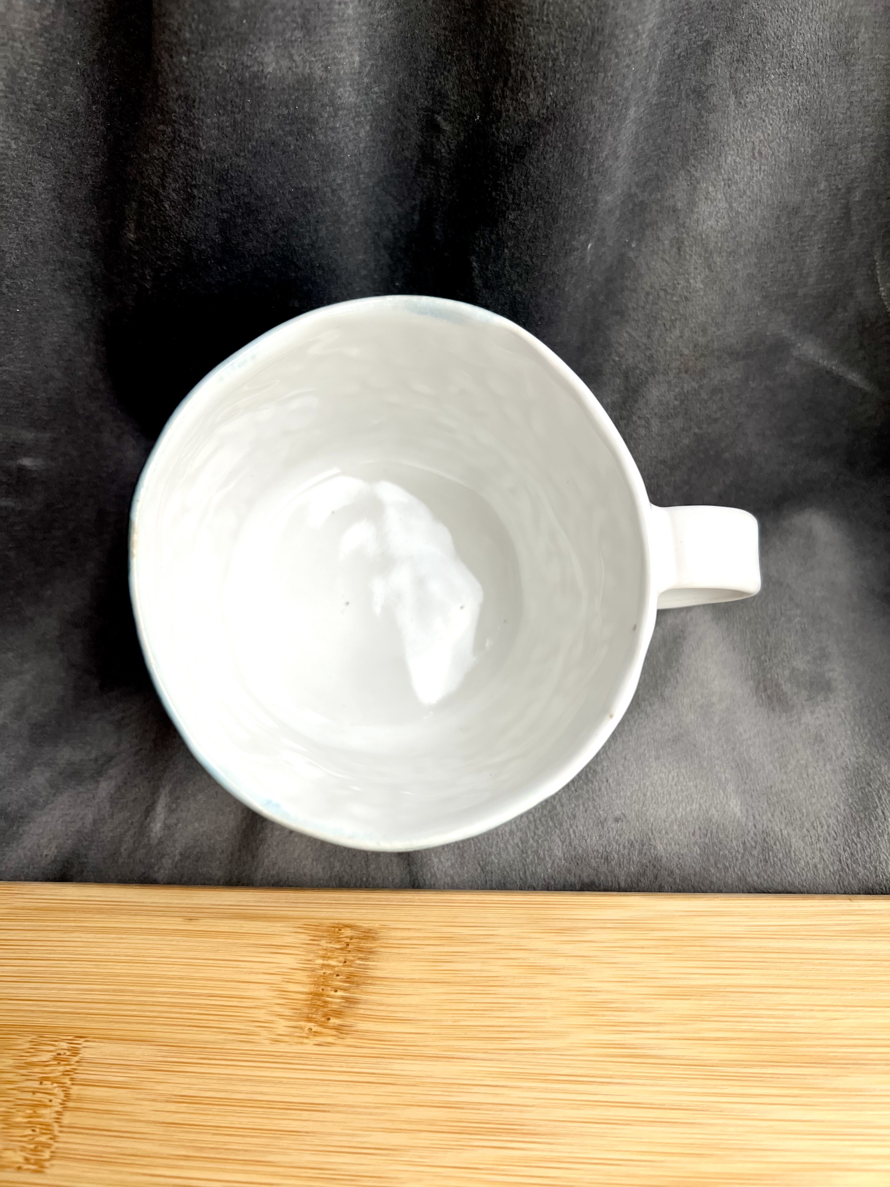 Ceramiczny kubek FALA ręcznie lepiony - zdjęcie 4 z 10