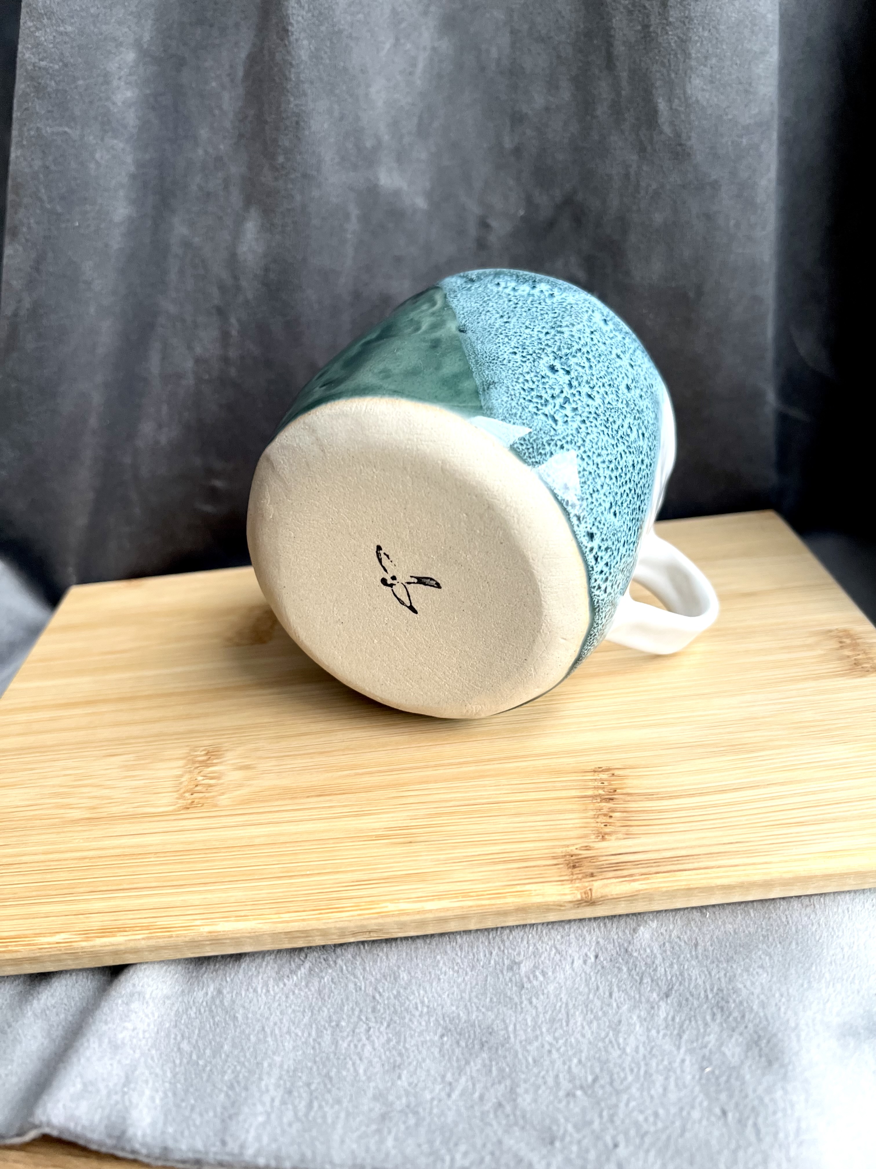 Ceramiczny kubek FALA ręcznie lepiony - zdjęcie 7 z 10