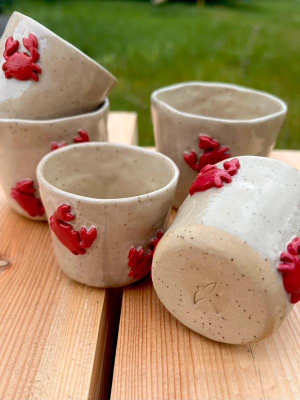 Ceramiczny kubeczek na espresso z krabami, ręcznie - zdjęcie 4 z 7