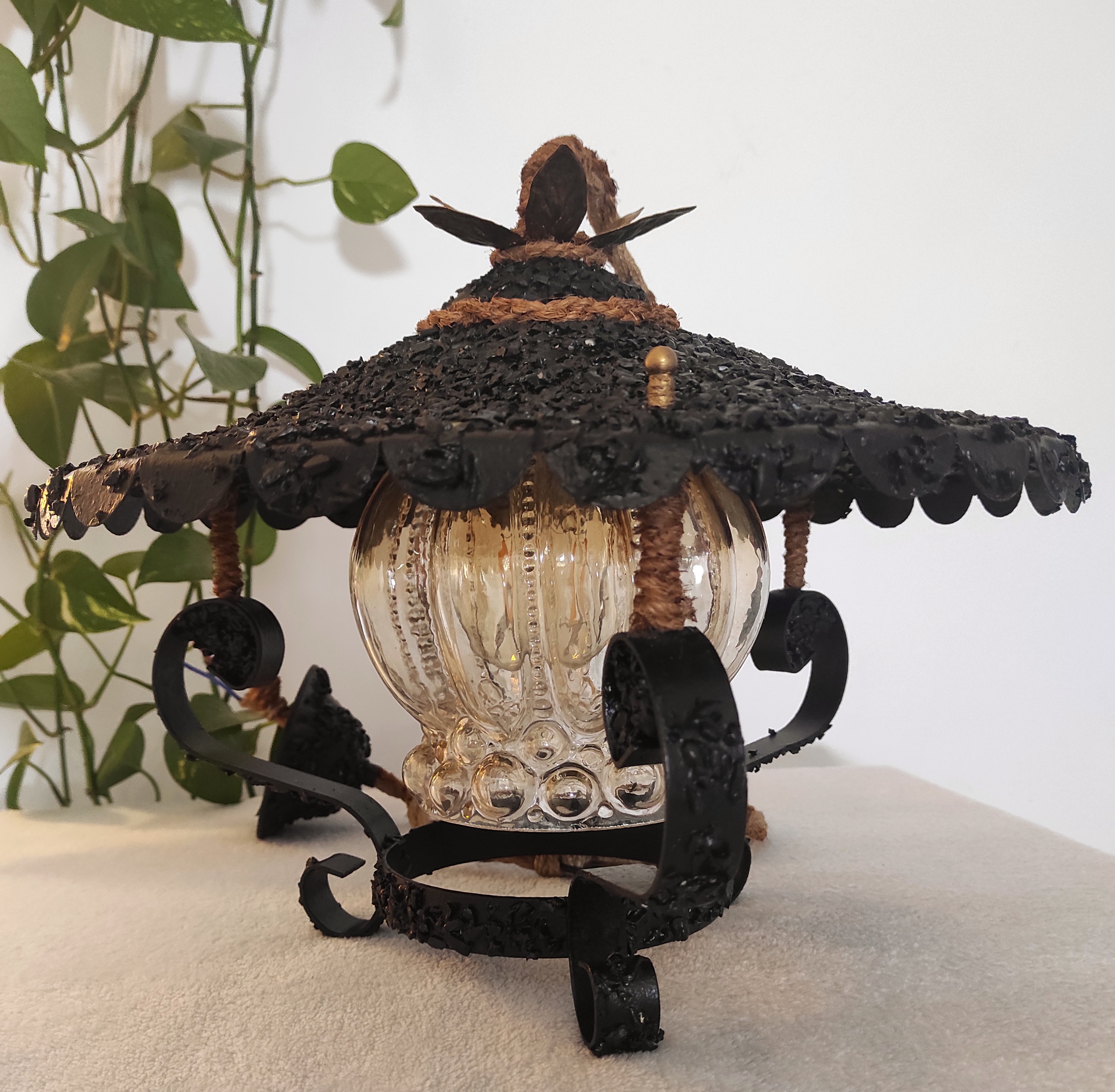 Artystyczna lampa wisząca z metalu i szkła  - zdjęcie 2 z 6