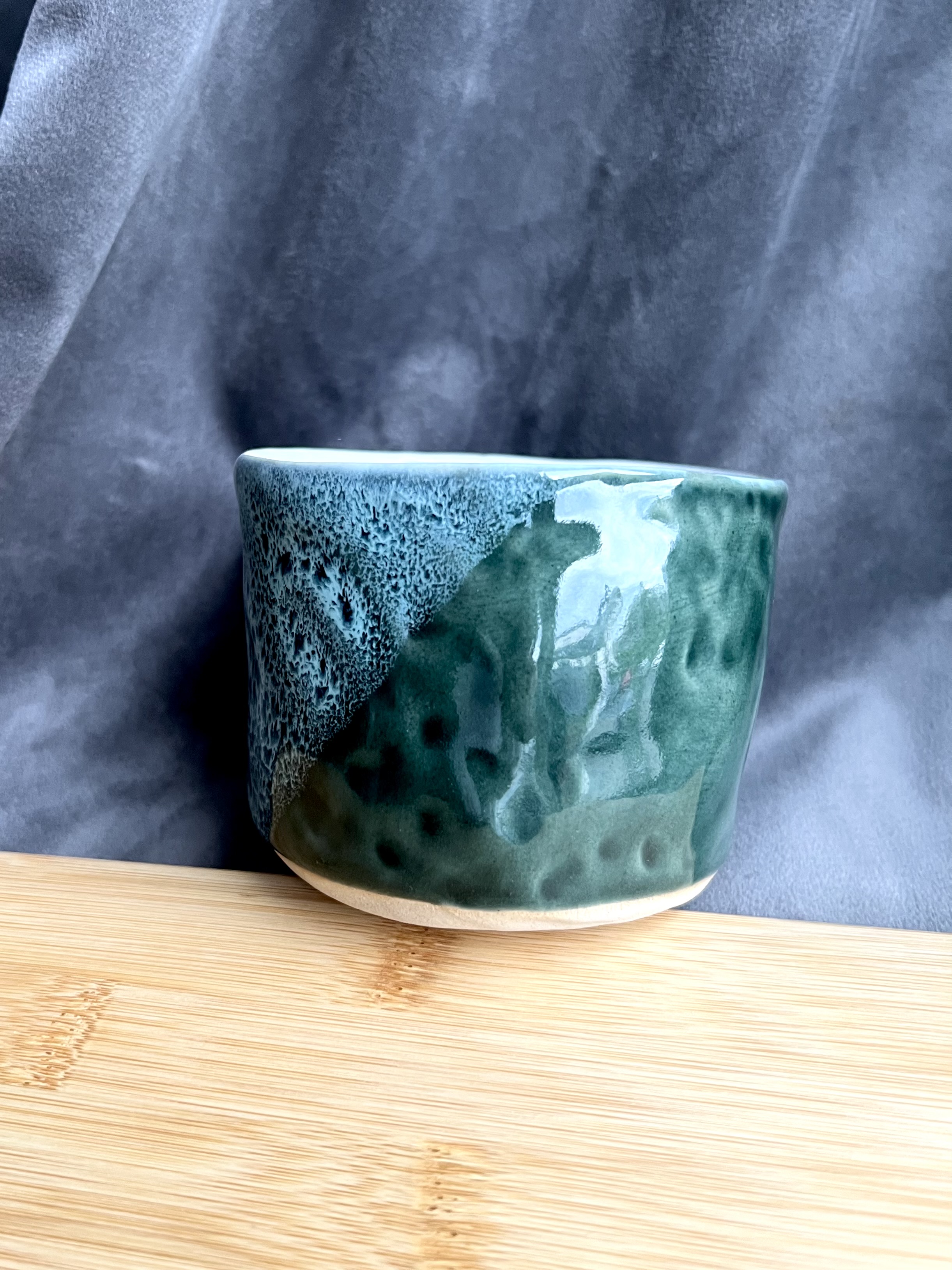 Ceramiczny kubek FALA ręcznie lepiony - zdjęcie 3 z 10