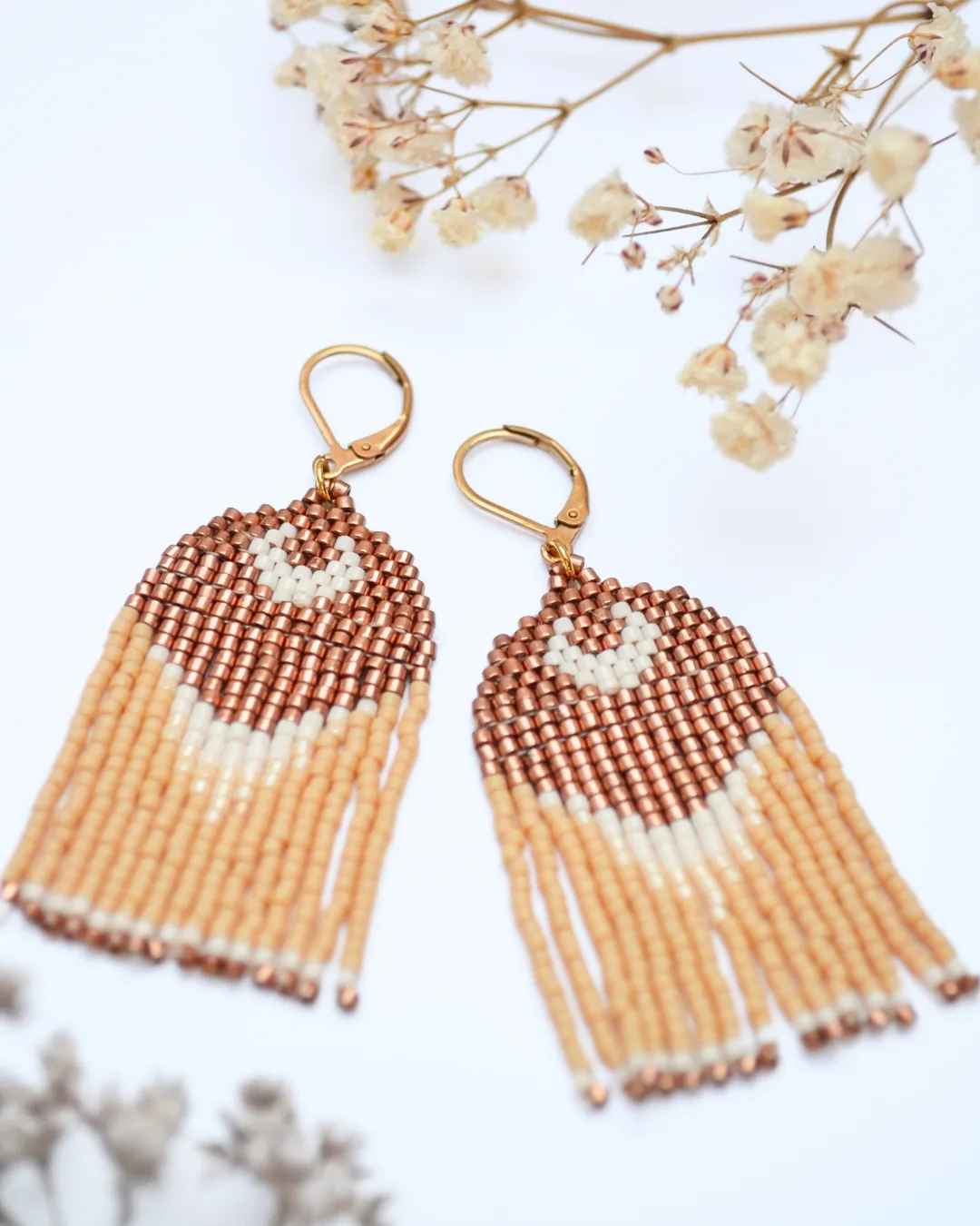 Kremowe kolczyki z koralików w stylu boho - zdjęcie 2 z 4