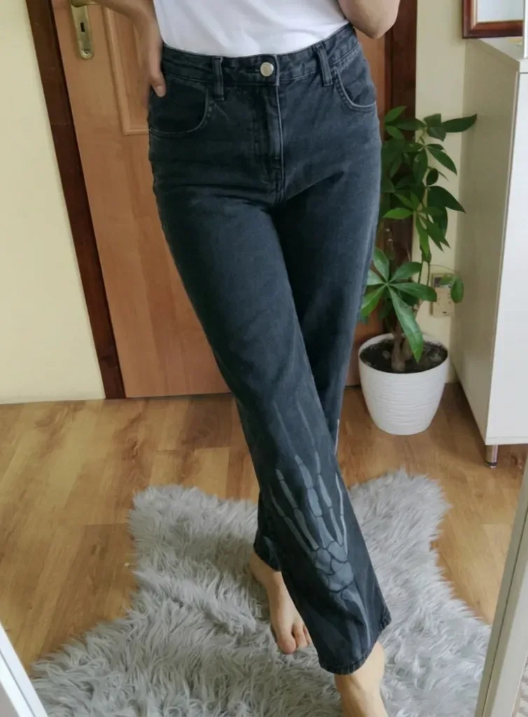 Ręcznie malowane dżinsy damskie. - zdjęcie 3 z 4