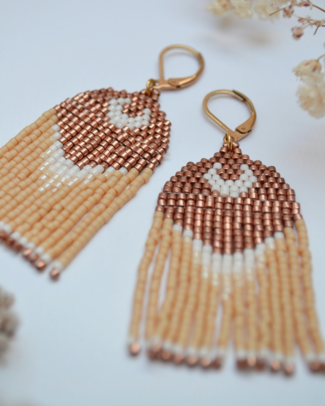 Kremowe kolczyki z koralików w stylu boho - zdjęcie 3 z 5