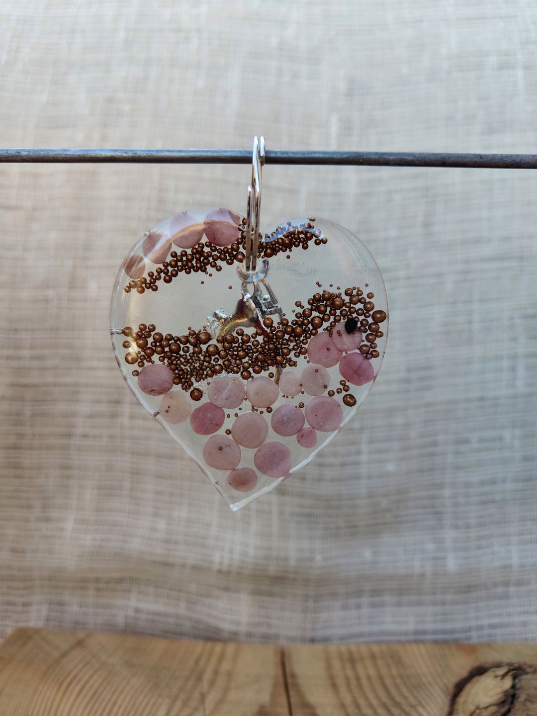 Brelok serce z żywicy Rose Gold Dream - zdjęcie 4 z 5