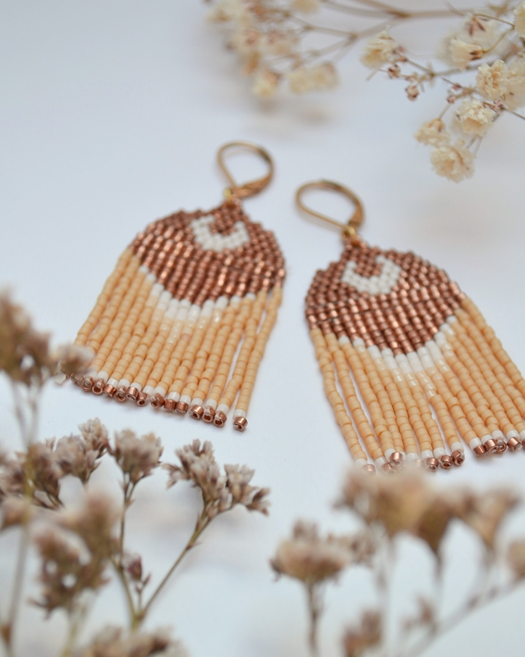 Kremowe kolczyki z koralików w stylu boho